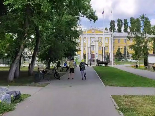 Михаил Исаев проверил, как обслуживающие организации содержат парки и скверы города