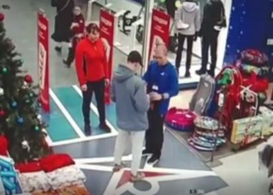 В одном из магазинов Саратова была пресечена кража кроссовок