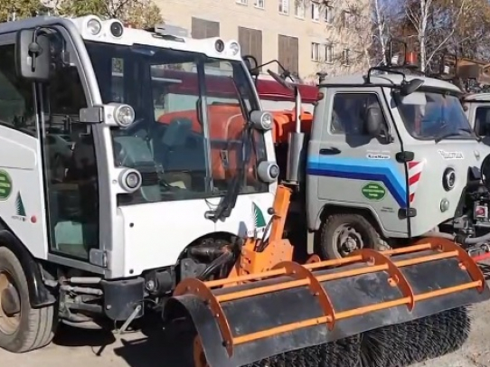 В мэрии обсудили готовность дорожной техники и противогололедных материалов к зиме