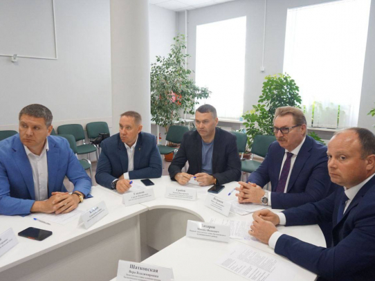 Областные депутаты в Балашове обсудили проблемы многодетных семей