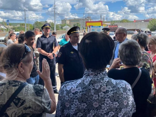 Полицейские провели встречу с жителями поселка Поливановка и села Сторожевка