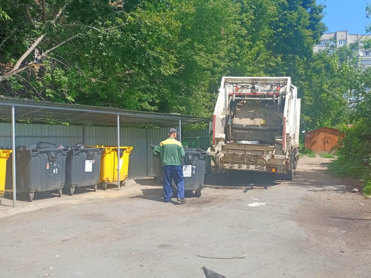 В центре Саратова проверили состояние контейнерных площадок