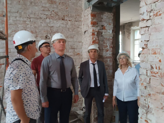 Михаил Орлов провел выездное совещание в школе № 2 имени В.П. Тихонова