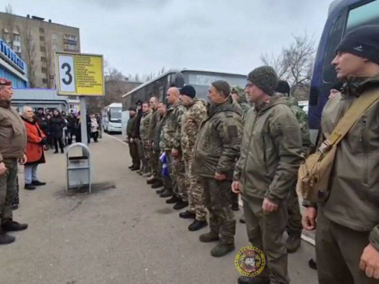 Саратовским бойцам пожелали скорейшего возвращения с Победой