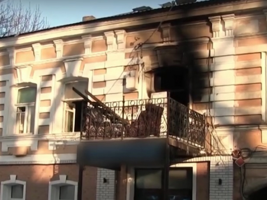 Сотрудники патрульно-постовой службы эвакуировали жильцов дома с пожара и спасли ребенка
