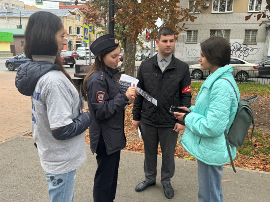В Саратове полицейские и дружинники провели акцию «Сообщи, где торгуют смертью!»