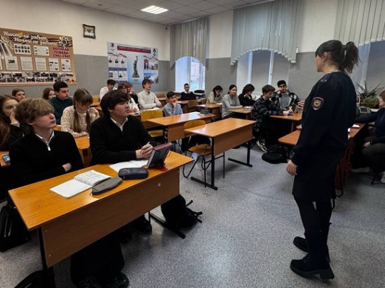 Саратовским школьникам напомнили о дистанционном мошенничестве