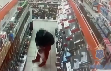 Полицейские установили подозреваемого в серии краж из магазинов бытовой техники