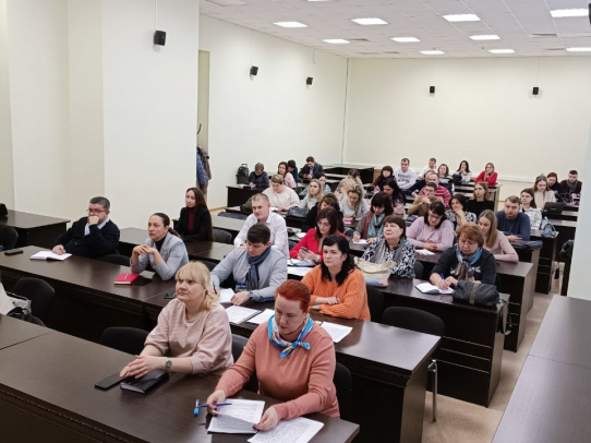Сотрудники аппарата гордумы повысили квалификацию в вопросах работы с обращениями граждан