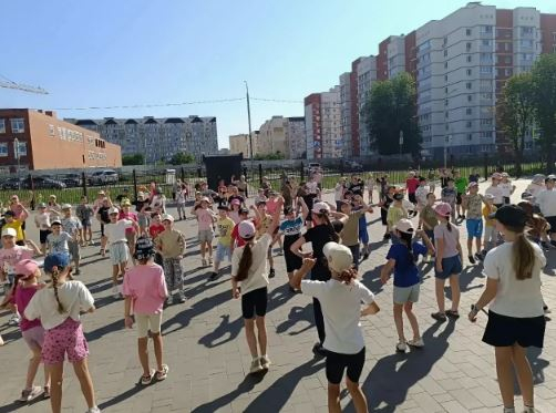 В Саратове работают необычные летние детские площадки