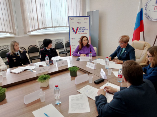 Юлия Литневская приняла участие в обсуждении проблемы подросткового употребления вейпов