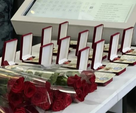 Матерям участников СВО вручили почетный знак «Мать защитника Отечества»