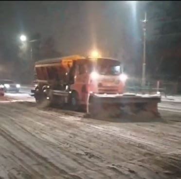 В ночь продолжится комплексная расчистка городских улиц от снега