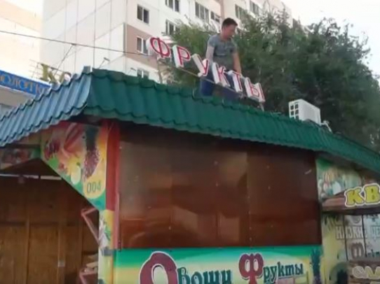 На пересечении Тархова и Чехова демонтировали незаконный ларек
