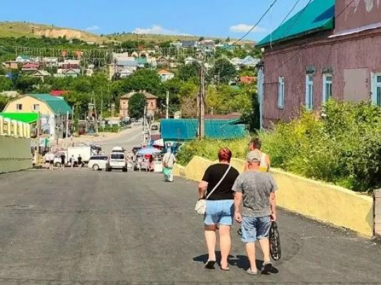В Вольске по нацпроекту обустроили две детские площадки и пешеходную зону