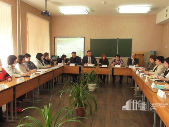 В Балашове депутаты обсудили с руководителями образовательных учреждений вопросы кадрового обеспечения сферы