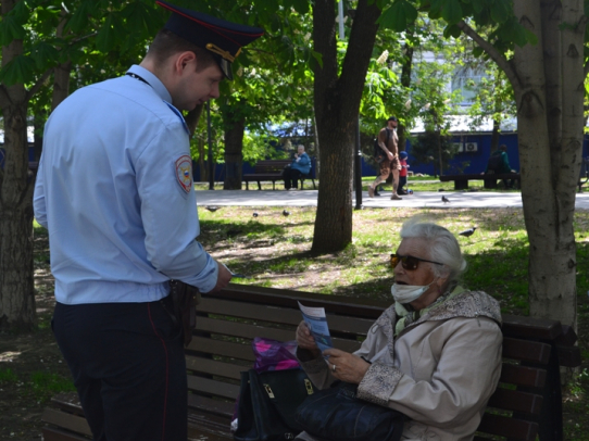 Полиция Саратова и волонтеры провели акцию «Осторожно, мошенники!»
