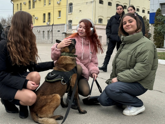 «День открытых дверей» провели для старшеклассников саратовские полицейские