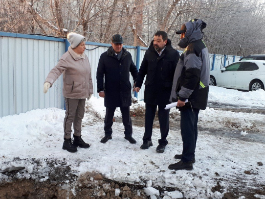 В Кировском районе продолжаются работы по устранению аварии на водопроводных коммуникациях