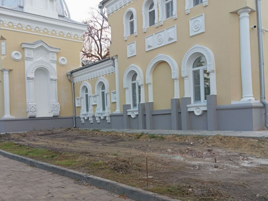 Благоустройство ДШИ №1 в Вольске завершится до конца года