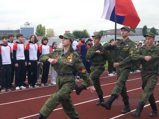 На стадионе «Спартак» прошла военно-спортивная игра «Армейский марафон»