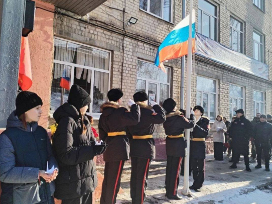 В Саратове открыли мемориальную доску в честь Героя СВО