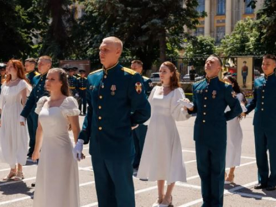 Лейтенантский вальс станет традицией молодых офицеров Саратовской области