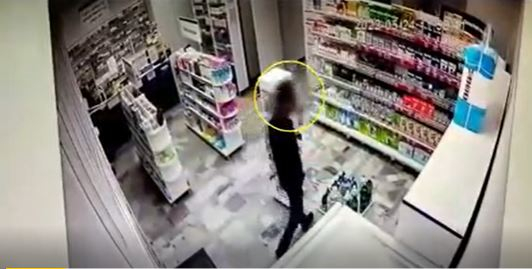 Саратовец проник в подсобку аптеки и украл из сейфа 46 тыс. рублей