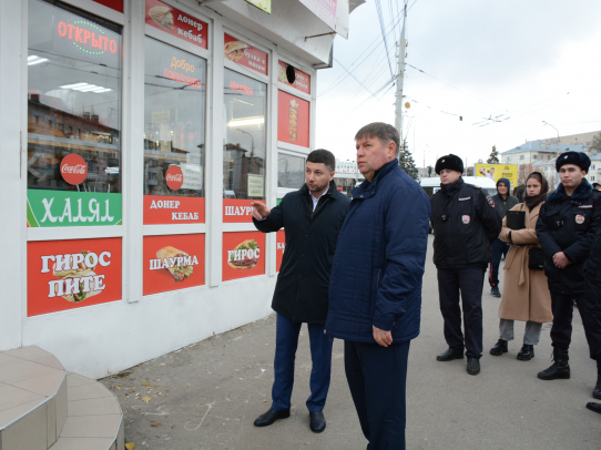Депутат гордумы промониторил соблюдение Правил благоустройства на Привокзальной площади