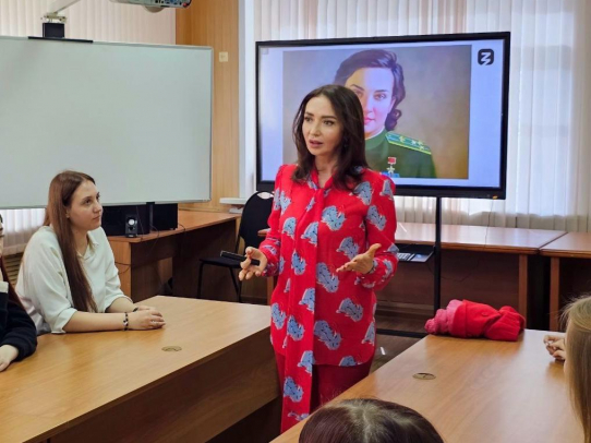 Юлия Литневская провела встречу, посвящённую героям прошлого и настоящего