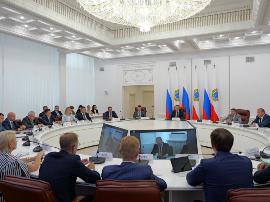В областном Правительстве обсудили благоустройство игровых площадок и газификацию региона