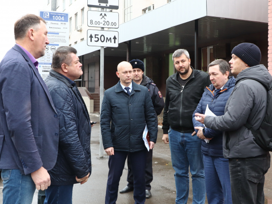 Депутаты городской Думы убедились в разнообразии способов оплаты муниципальных парковок