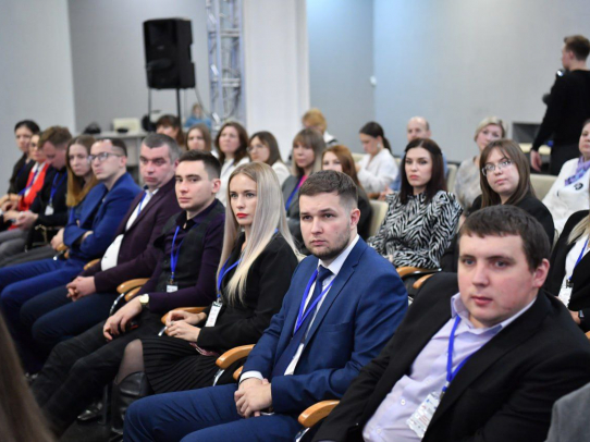 Губернатор вручил дипломы выпускникам Школы молодых управленцев 2023 года