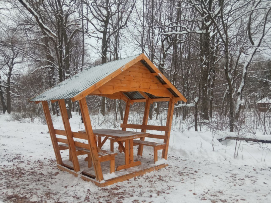 Саратовские лесхозы подарили Кумысной поляне десять беседок