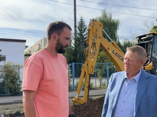 Депутат Госдумы Николай Панков посетил стройплощадку будущего места отдыха в Аткарске