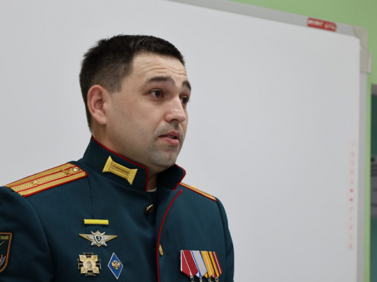 Ученики школы в Тарханах встретились с ветераном СВО Ренатом Аминовым