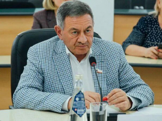 Борис Шинчук призвал саратовцев не превращаться в «Иванов, не помнящих родства»