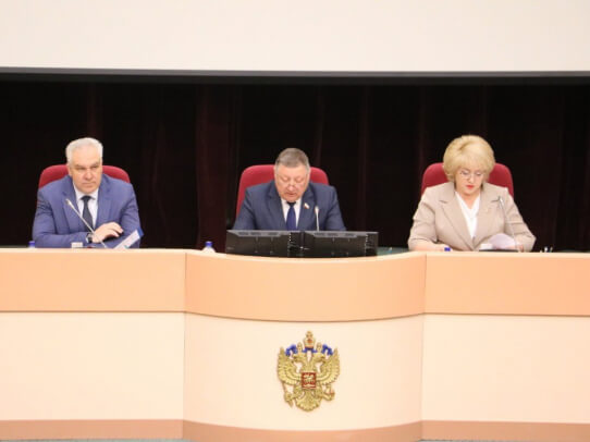 Обсуждая поправки в бюджет области, Антонов призвал все фракции консолидироваться для поддержки экономики и граждан в условиях санкций