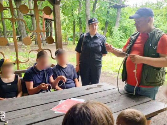 В Саратове сотрудники полиции организовали туристический мастер-класс для подростков