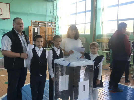Многодетная семья из Балашова проголосовала на выборах