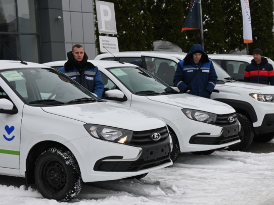 В медицинские учреждения Саратова и Энгельса поступили 46 новых автомобилей
