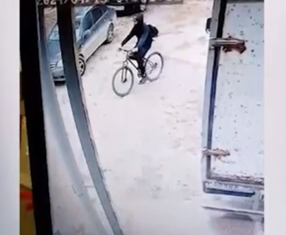 Сотрудники полиции задержали подозреваемого в краже велосипеда из подъезда