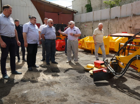 Депутаты гордумы провели рабочую встречу с руководством дорожного предприятия