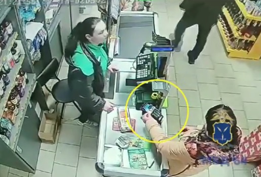 В Солнечном полицейские раскрыли кражу денежных средств с банковской карты
