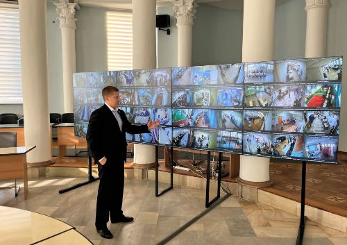 Общественное наблюдение за процедурой голосования проходит в специализированном центре