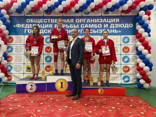 Саратовские самбисты завоевали медали на Всероссийских соревнованиях
