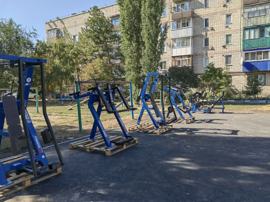 Панков: Началась установка спортивных тренажеров в Пугачеве