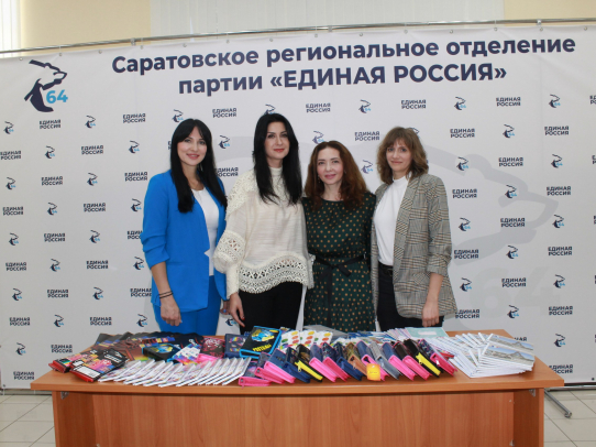 Юлия Литневская совместно с Саратовстатом подарила детям «добрые портфели»