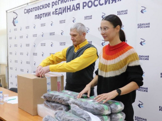 Неравнодушные граждане передали волонтерам материалы для изготовления блиндажных свечей