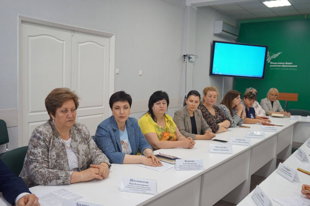 Областные депутаты в Балашове обсудили проблемы многодетных семей